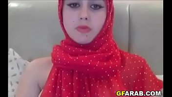 Arab Babe In Hijab Masturbates