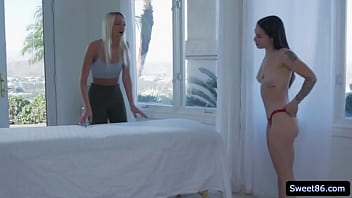 Blonde sluts Kenna James and Mia Moore explore pussies