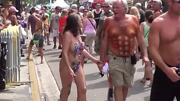 Flashing naked in thegropers festival