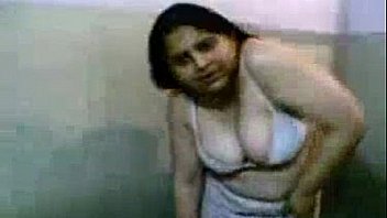 Hot big boobs indian aunty bathing and solo sex.