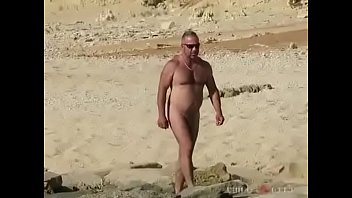 rico señor tienes un pene grande en las playas