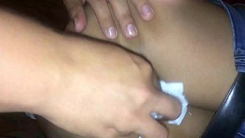 Mi novia se d., le meto el dedo en el culo... le baja la mentruacion / My girlfriend is a., I put my finger in her ass ... (she has menses)