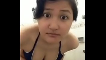 Hairy pussy Indonesian teen takes her nude camshow before taking a bath