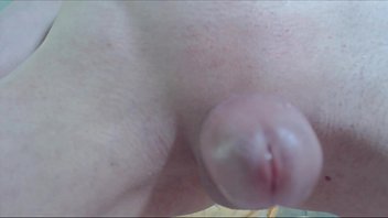 Tranny demonstrate her clit and booty closeup